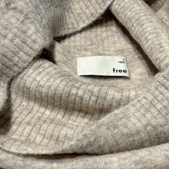 Faretta sweater S (off the shoulder) Aritzia Wilfred - Picture 3 of 3